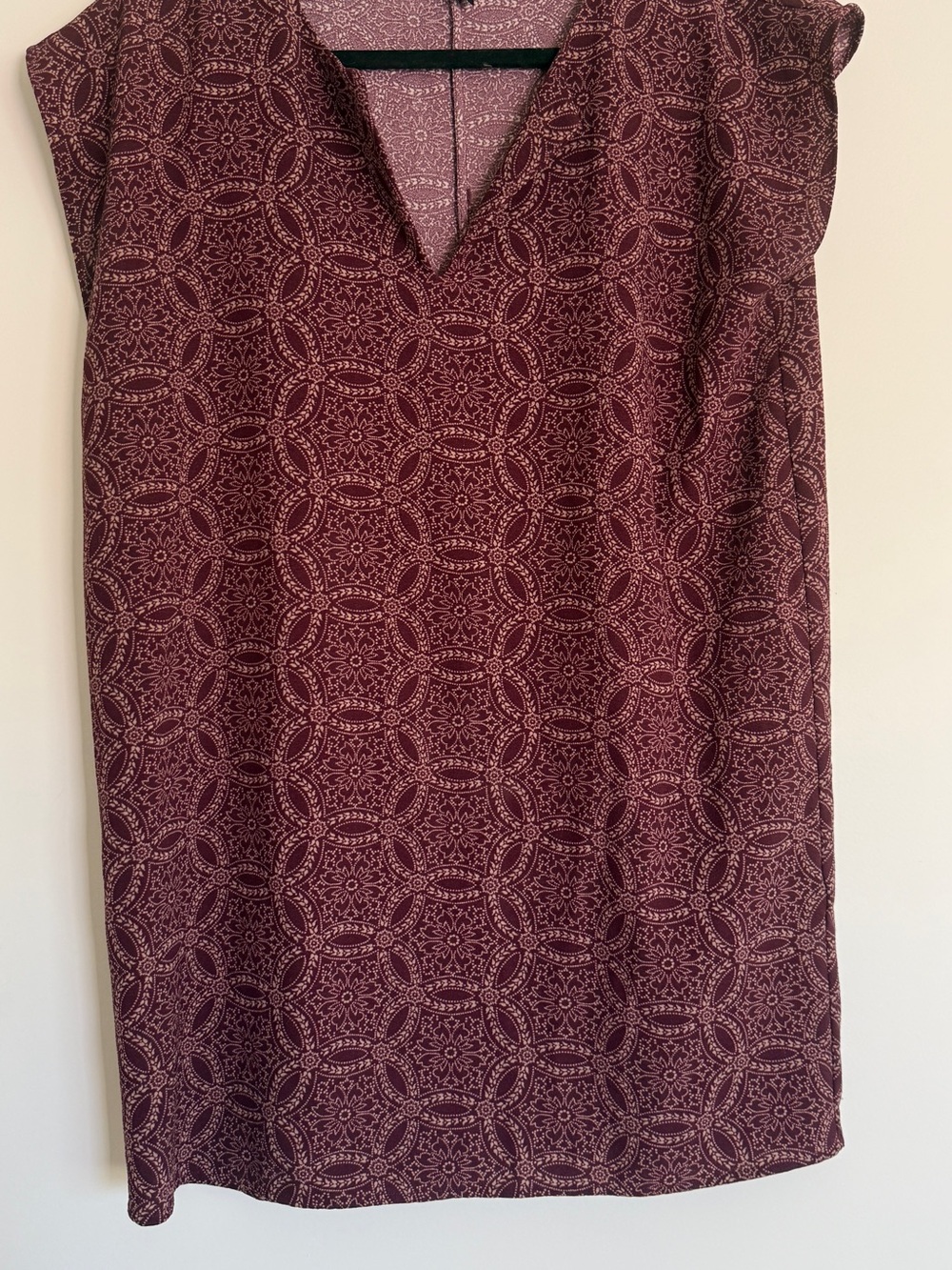 Women’s Short Sleeve Deess in Burgundy Pattern